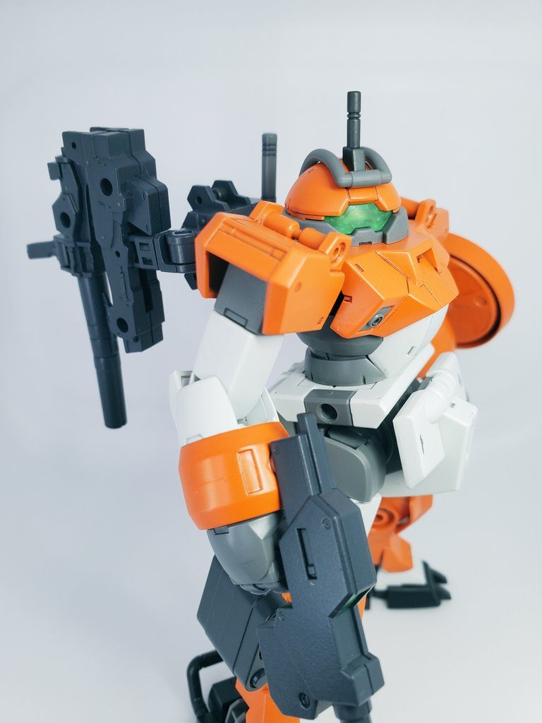 キャノンは折り畳み式で、通常運航の邪魔になりません。基本の携行武器はデミトレーナーから変わりません。