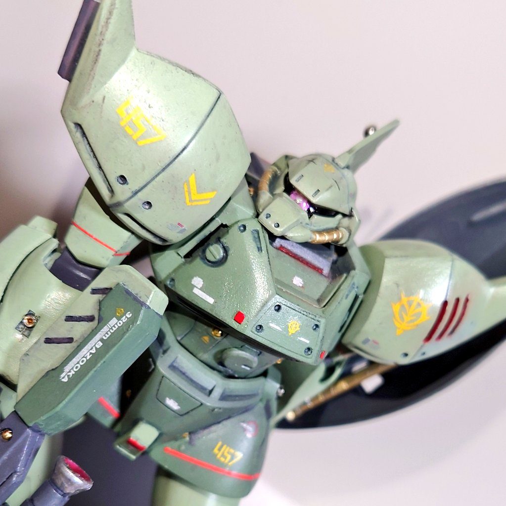 モノアイはレジンとネイルアート用のパウダーで画竜点睛。ウルウルキラキラ目🥺にしています。UVライトが見つからなくて完成が遅れたのはナイショですよ🤫