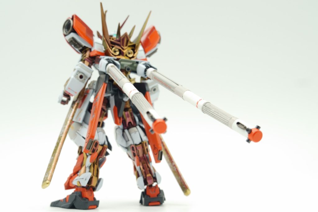 竹筒の正体は、プロペラントタンクの基部です。ビルダーズパーツをかなり延長してみました。細身ですが、使い捨てだと割り切れば…