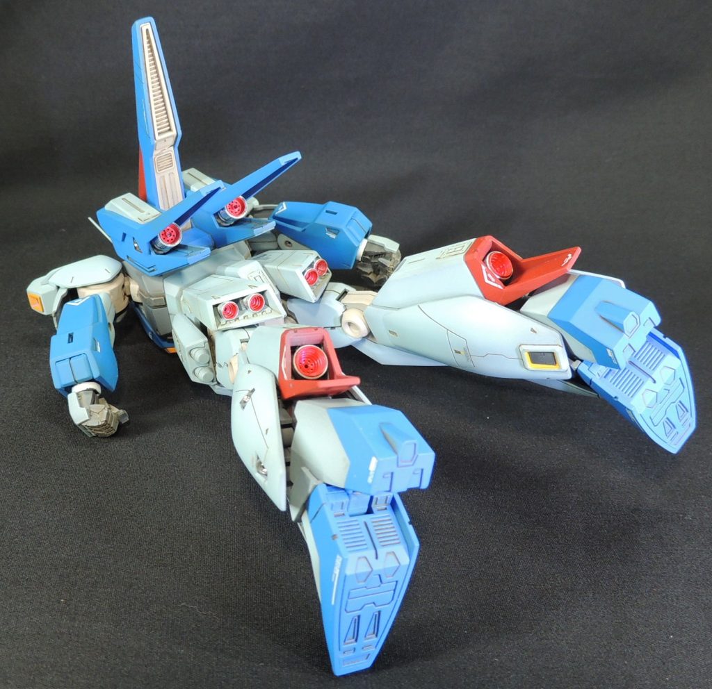 背面ユニット、腰部、ふくらはぎの各スラスターは、ハイキューパーツ製の金属製部品を使用しました。