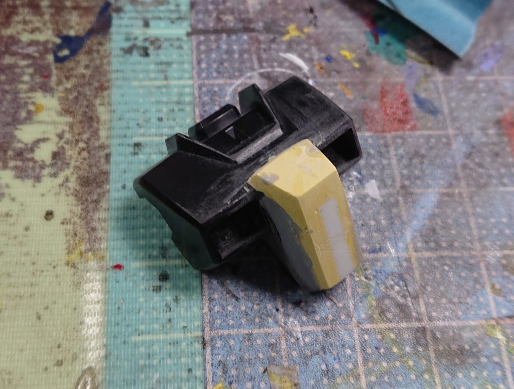 コックピットはパテで盛ってます。