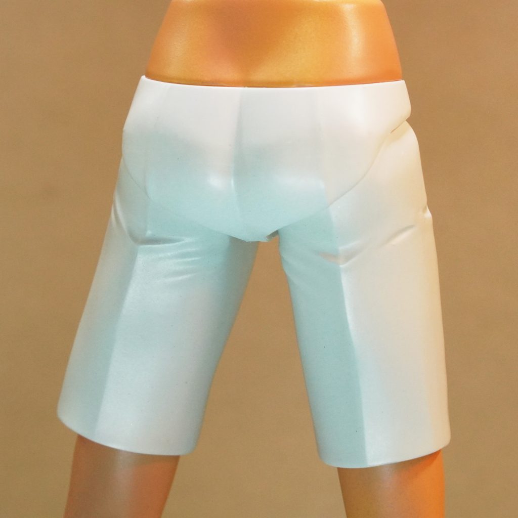 全く見えませんが、おしりやお腹の肌の塗装もしっかり行っています。見えない美学。