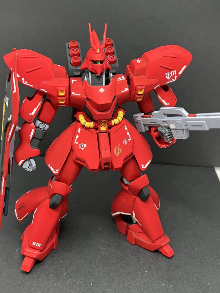 カメラアイは最近発売された30MMの3Dシールというもの。武器のカラーはキットのカラーというか原作が明るいグレーだったので、ジョイントグレーで塗装。(右手のハンドパーツ(ビルダーズパーツ)を塗装後に紛失してしまって、撮影用に右手を素組みしてます......)