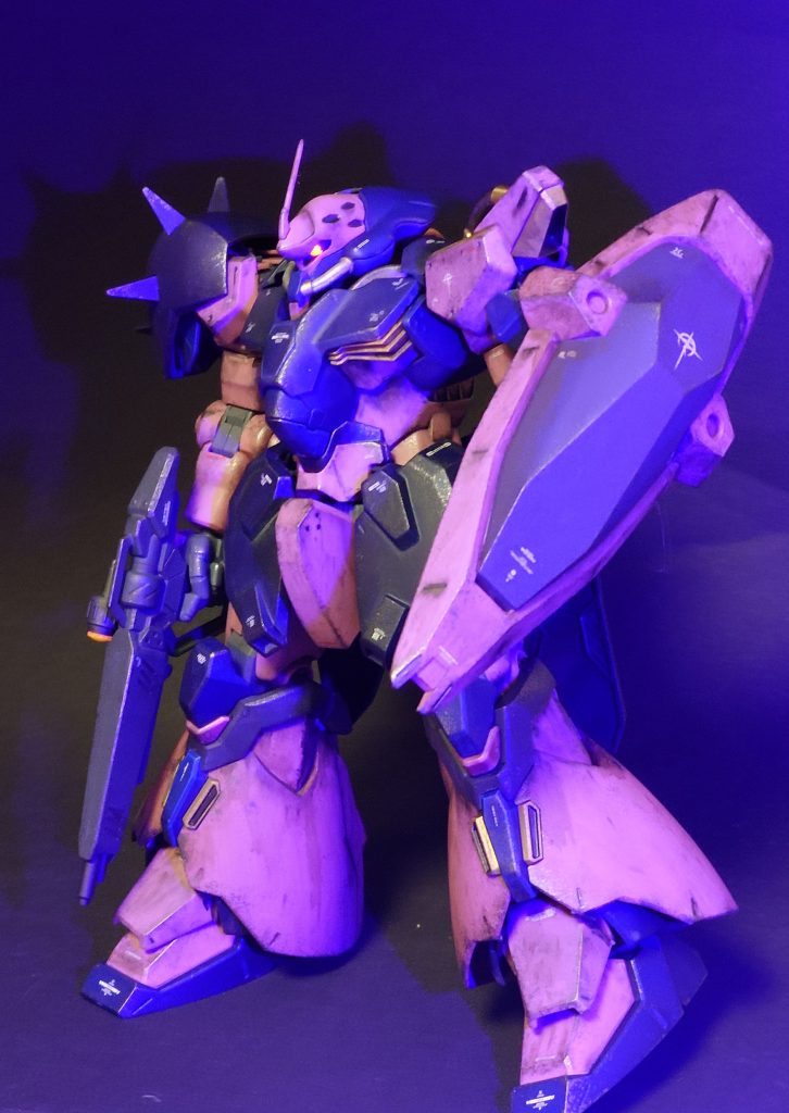 モノアイはHアイズに蛍光レッド塗装でグポーンします。ライフルスコープもHアイズです。