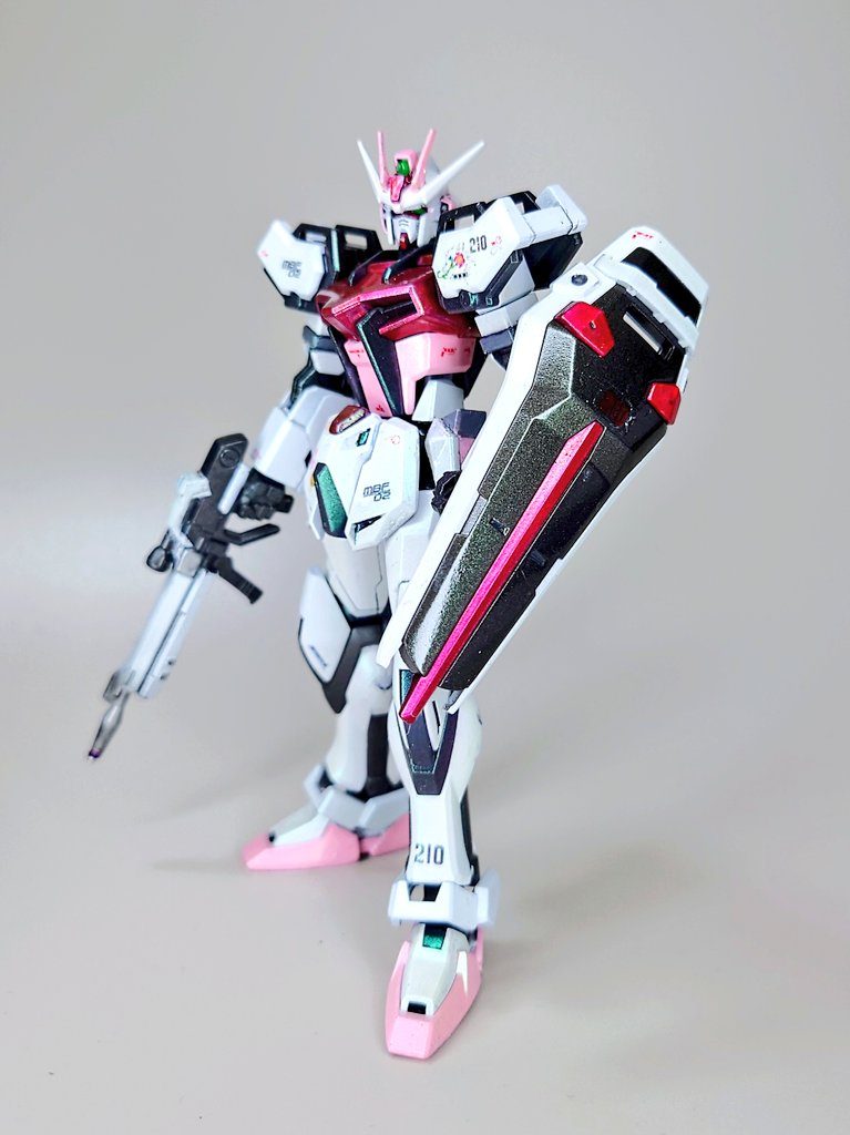 本体はシンプルに塗装のみですが、カラーリングだけで随分印象が変わりましたストライカーなしもスマートでよいですね☺