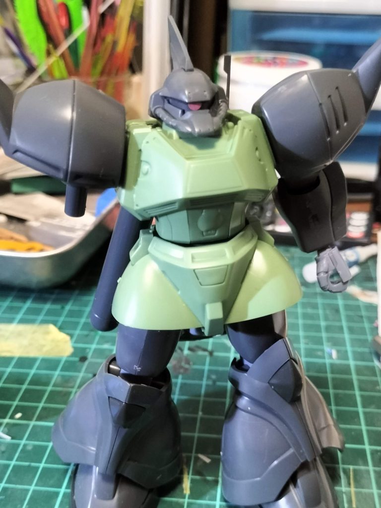 ちなみに制作時に二回ほど右手の軸が折れてます