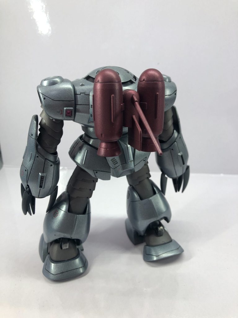 背面のジェットパックはオレンジに近いメタリック塗料が無く、ブラッドレッドを使用していますあとから見ると、ホワイトのラインとか入れたら良かったかなと思います