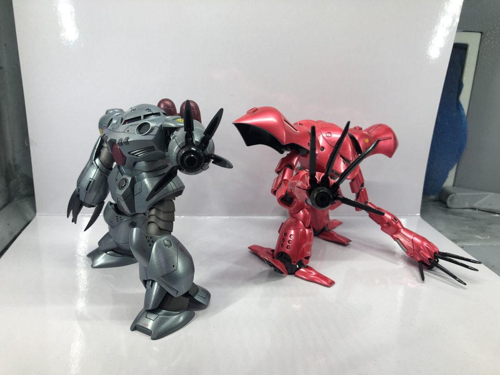 昨年の今頃に作成したハイゴッグと一緒に両キットともモノアイが動かないので、斜めのショットの時にうーん、となってしまいますね