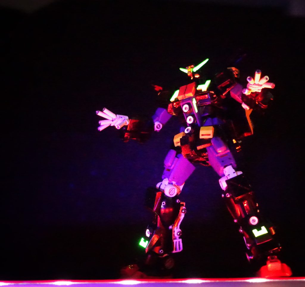 ●本体完成後デカールも考えたのですが、艦船級の巨体にMSなみのデカールは却って巨大感が損なわれるとの言い訳のもと、ナシとしました（メンドクサイわけぢゃないですよ？　ウソ）