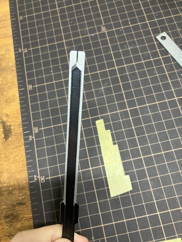 制作工程載せるところあるんですねこれくらいしか写真撮ってなかったですけどマスキングで割と上手くいったやつですシールの色は参考にしようとしたんですけどいい色がなかったので思い切ってシルバーにしちゃいました