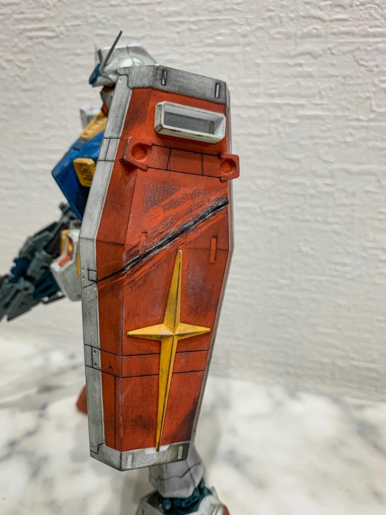 何に切られたのでしょうか。というか当時どうやってこの傷を作ったのかが思い出せません。ロストテクノロジーです。ダマスカス鋼や日本刀の古刀と同じですね。継承されていません。笑