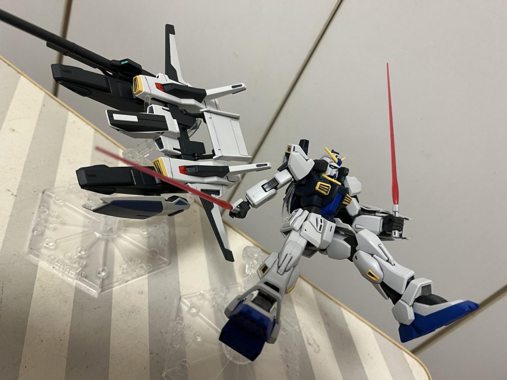 やっぱり旧HGUCは足の可動が厳しいw