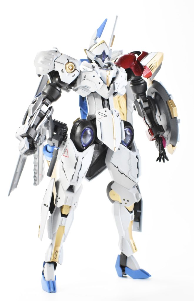 ミカエリスの特徴的な右腕をあえてオミットし、高貴な騎士をイメージしてシルエットを整え、全塗装を行っております。