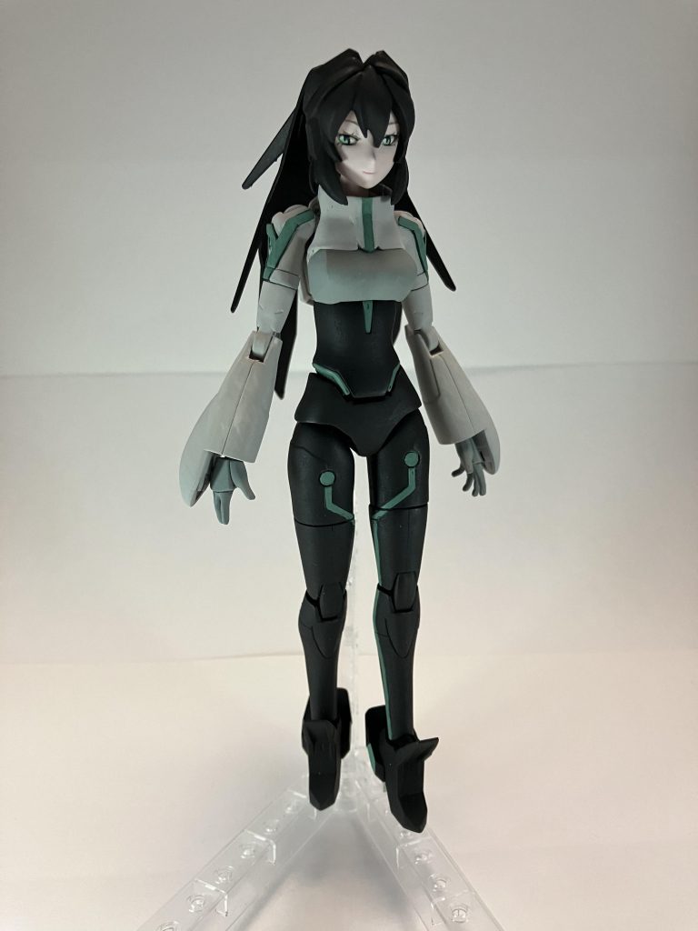 白と黒のプラモって写真が難しいんですね…綺麗に撮れない各部目立つモールドを消して、主に上半身のシェイプをいじってます。アイペイント、前より上手くなってきた気がします。アプローチも手順が決まってきたので楽しいです。が、メイさん、目が細くて今までで一番細かかった…