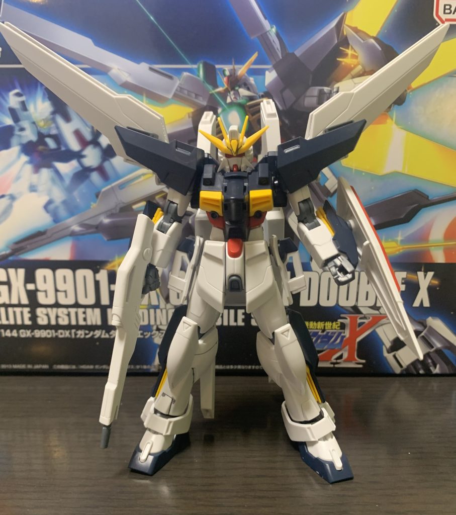 素組です。やっぱり色が足りないですね。ライフルと脚部真っ白ですwアンテナだけ試しに墨入れしちゃってますが…w