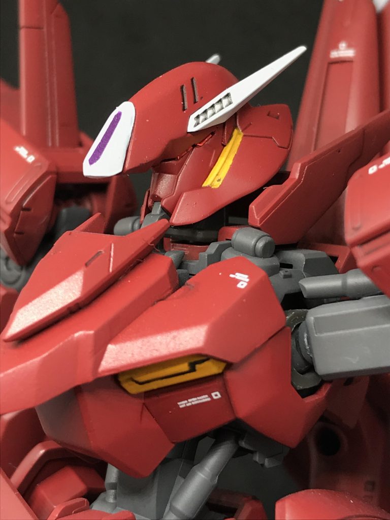 アルケーは付属のシールに目のシールが無いのでエアリアルのおそらく使わない赤いツインアイシールを切って使用してます()