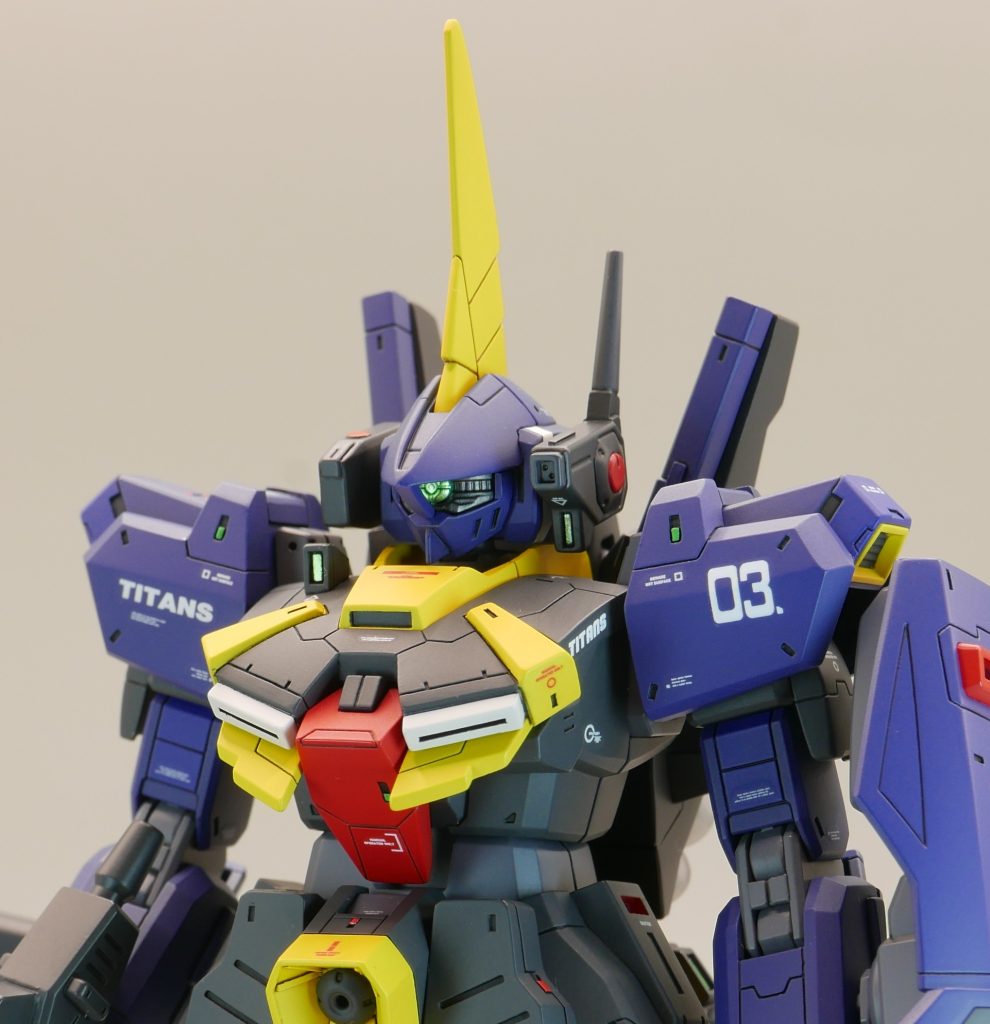 上半身アップ。顔はHGUCバーザムを改修したものですが、ROBOT魂などで立体化されているバーザム改とは顔のテイストはかなり異なります。