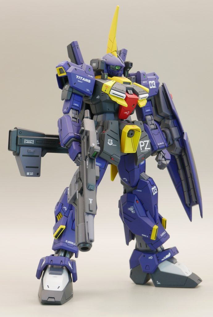 別角度。グレネード付きビームライフルはROBOT魂バーザム改付属のものを参考に製作しました。