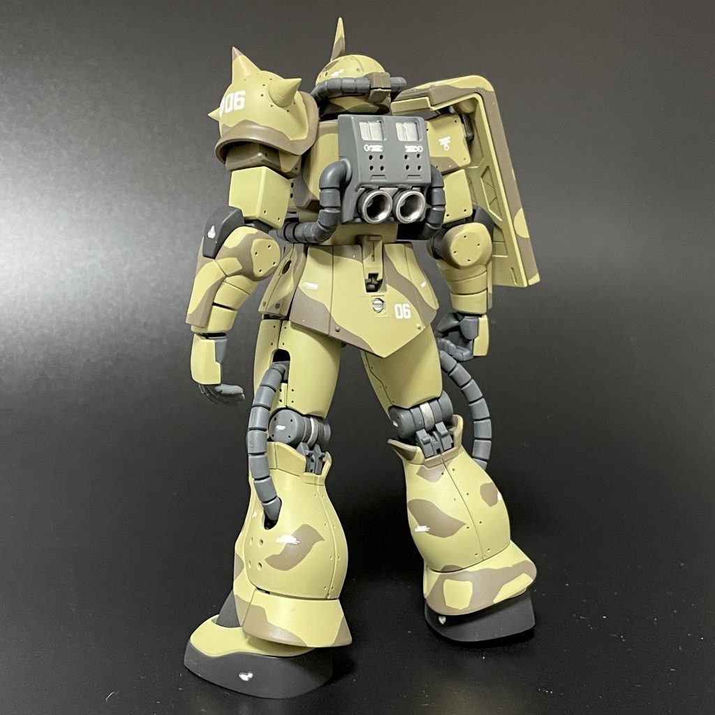 背面。足のリベット表現、結構うまくいったんじゃないかしら。