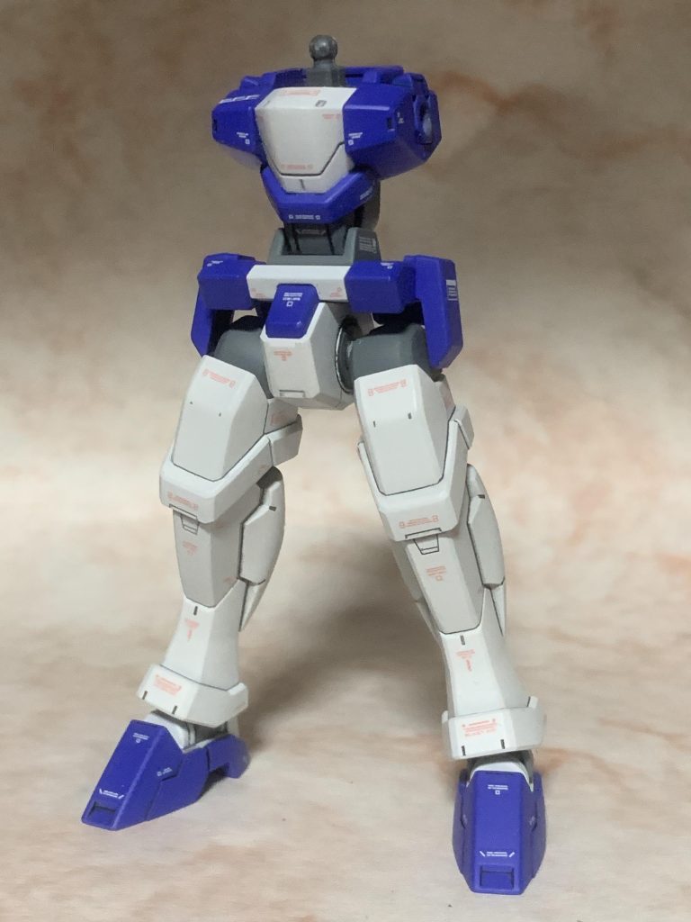 とりあえず「ジェノアスⅡ」無改造パーツをストレートに組み上げ、表面処理から一気に塗装まで…主に自分のモチベーションを上げるためと、もう後戻りできない状況に自らを追い込むためです😅