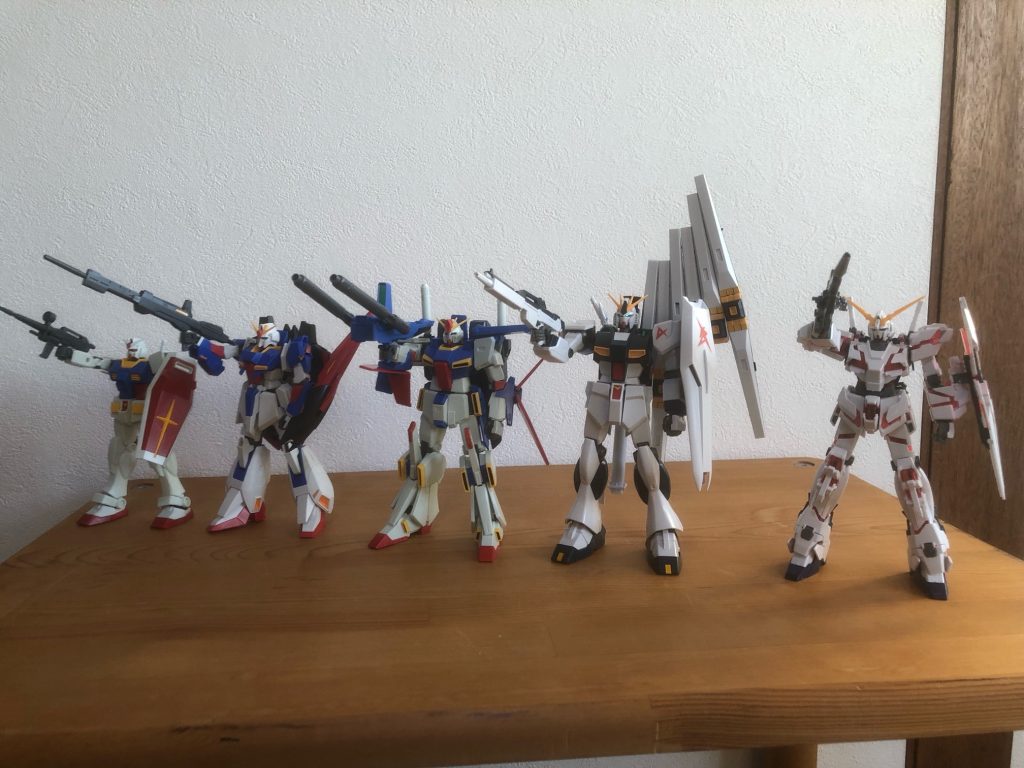 これを購入した時点で持っていた宇宙世紀の主役機を並べて。