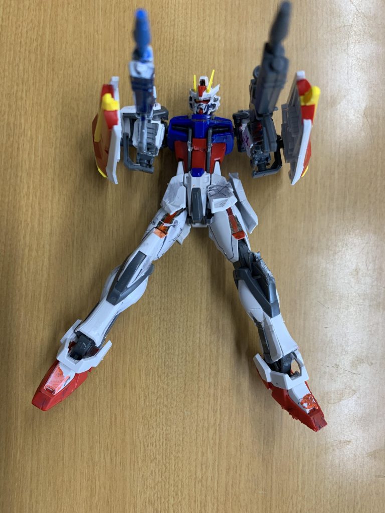 銃と盾の両手持ち。安定感がありますね。