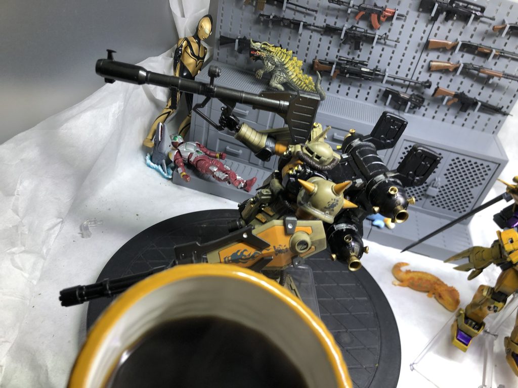 ガンプラ眺めながらのむコーヒーは旨い！