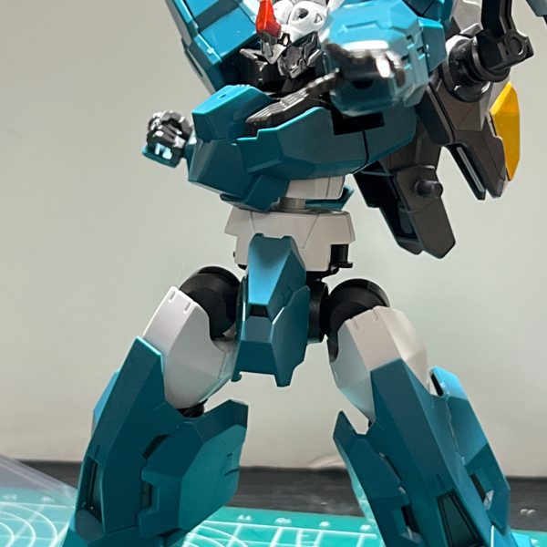 ガンダムルブリスウルで遊んで見た。絶対かっこいいと信じて買って90年代スーパーロボットごっこして見たら何気にめちゃくちゃよかった。僕の作風とは違うかもだけど創ってみたいなぁ。(この後ちゃんとルブリスウル仮組みしました)（3枚目）