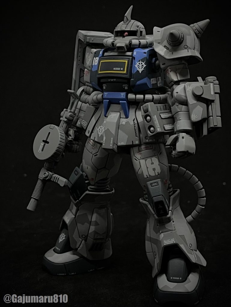 分かりづらいのですが、上腕と太ももは他の部分と色の組み合わせ・デカール色を変えてあります。