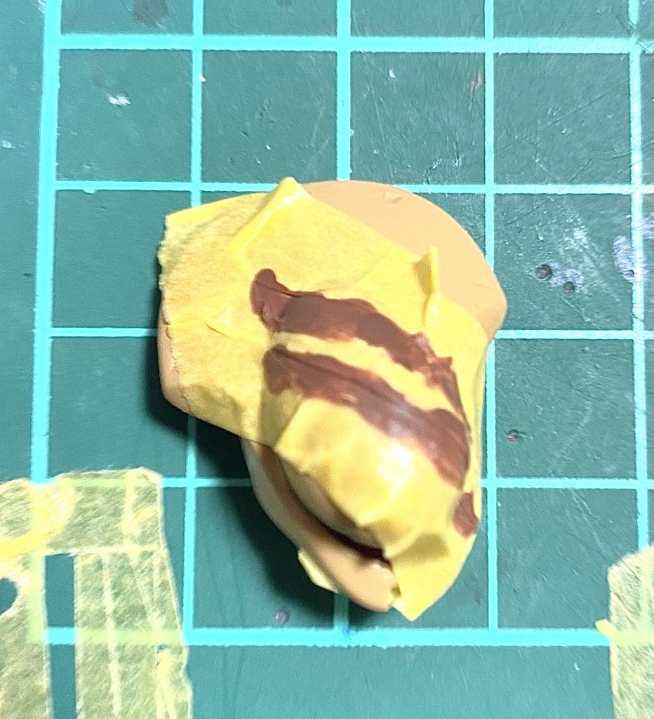 迷彩風の装備はこのように筆塗りマスキングで。もっといい方法はあったはずだけど、勉強せねば😭