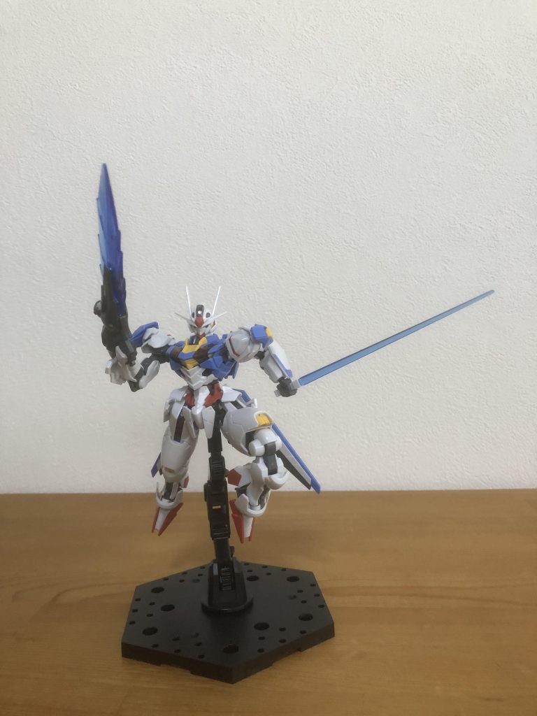 ビットオンフォームにビームサーベルにビームブレイド化したビームライフルの全部乗せ。ここからはアクションベース購入後に撮影したものです。