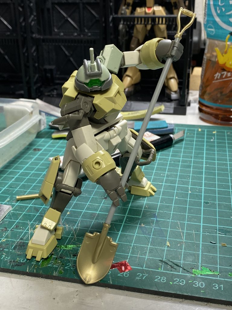 スコップは100均の物を小改造しとります。