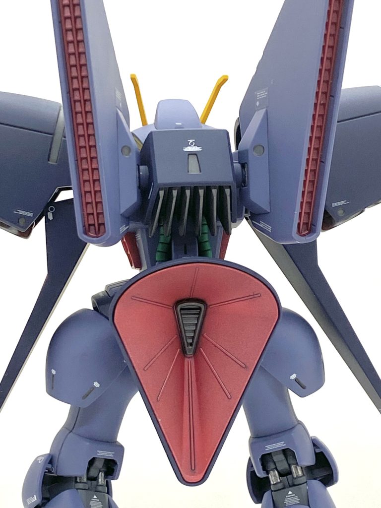 臀部のスラスターもマスキングして塗分けました。