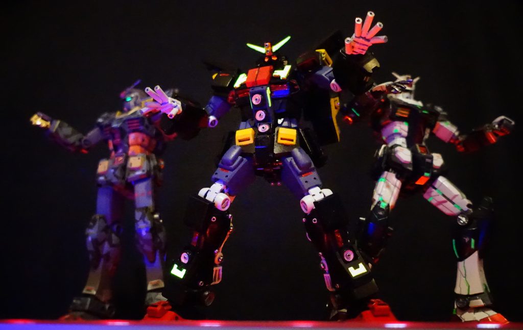 ●それでも抵抗をやめず、識別不能な機体で予測不能な反撃をしかけてくるいアーティファクト団に対して、ネェル・ティターンズはダメ押しの切り札を切ってきた。●別地域で同じく極秘裏に建造していた他の2体のサイコガンダムをヨコスカ・エリアに集中投入してたのだ●南米からはサイコガンダム”アマゾン”、ヨーロッパからはサイコガンダム”ユーロ”。●これら三体の「進撃の巨人」による7日間の殲滅攻撃は一帯を燃やし尽くし、「火の7日間」と呼ばれる激戦として後の歴史の教科書に記載されることとなった。というのがもっぱらの噂だ。