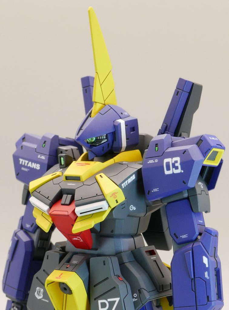 塗装前はかなり粗が目立つ状態だったのですが……全ての粗を覆い隠してくれるティターンズカラーとつや消しコートは神ですw