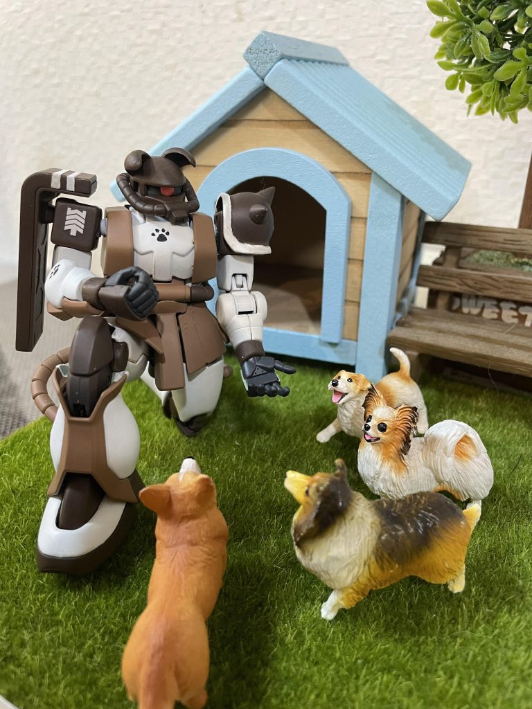 ワンコに優しいザク。なんだか大和田秀樹っぽい世界観。お父さん、本当はもっと武器とか持たせて汗臭い感じが好きなんだけどな。って言ってみたけど却下されました。