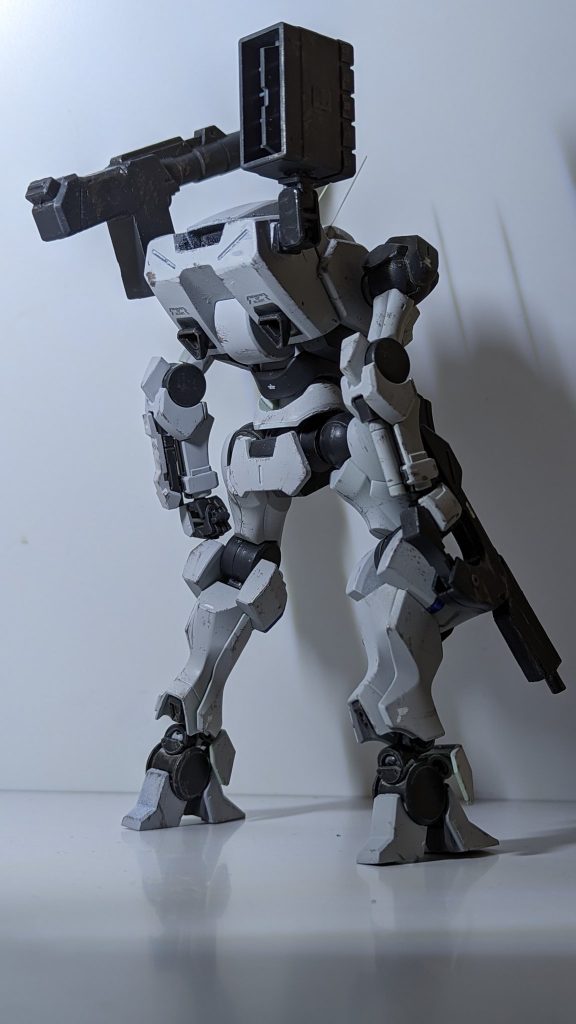 背面。腰部リアアーマーの塗り分けがお気に入りです。