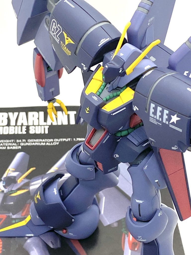 最後は説明書と。バイアランは変形が無い分だけガブスレイやハンブラビより作りやすく、合わせ目も少ない上に武器が無いので大きいサイズの機体でも10日程で完成しました。こういう中間色の機体の塗装は調色が大変面倒なのですが色の素のおかげで今回も理想的な調色が出来る事が出来ました。昔、模型誌で記載されている塗装レシピでクリアカラーを調色に使っているので「何でだろう？」と思っていたのですが・・・クリアカラーの方が色のコントロールが容易であり「成程」と思ってしまいます(色の素もクリアカラーみたいな感じで余計な顔料が入ってないので色のコントロールが大変しやすいです)。上品な艶消しメタリックに適度なディテールの塗り分け、カッコいいデザインのマーキングのおかげで自分の理想のバイアランになり、これで春のティターンズ祭りを〆させて頂きます(笑)。ご覧して頂きありがとうございました。