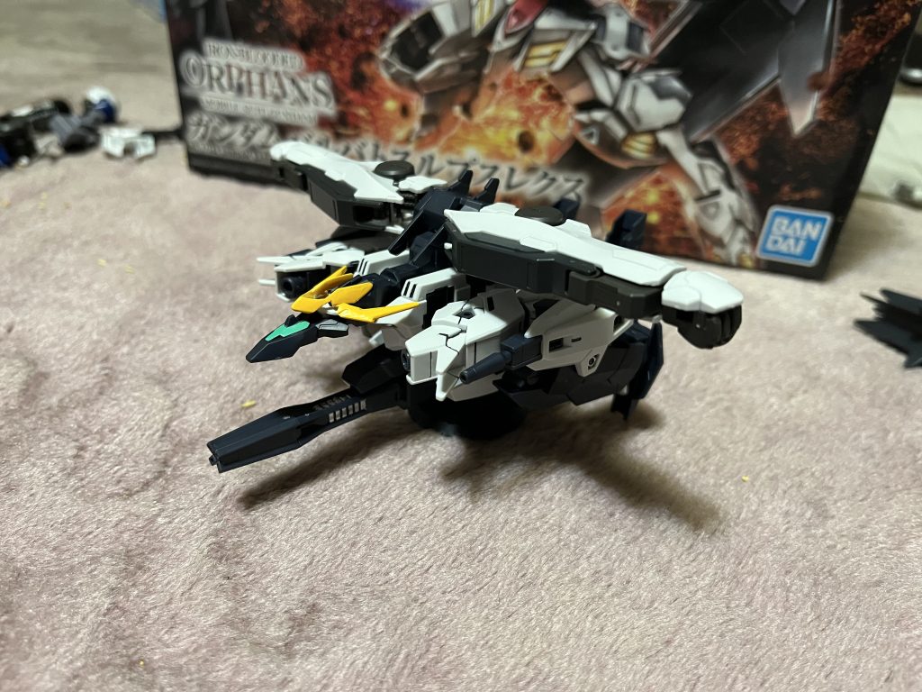 一応支援機形態にも出来ますがアンテナは乗せてるだけなのでどこか安定した所に挟んだり出来ないか試行錯誤中てす🫠💦