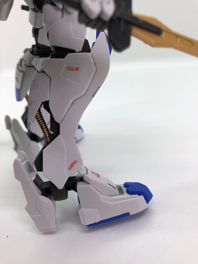 フレーム内のパイプやリアクターは全てゴールドで塗装しました。