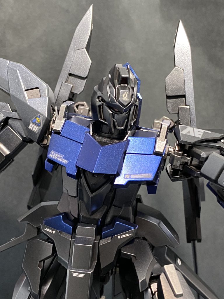 対比的なブルーは同じく黒サフからクレオスこブルーパールで発色するまで塗り塗り〜んーヨキカナ!残念ながらデカールが全く足らずステッカーを使わざるえなくところどころアレなんですがまーヨキカナ…