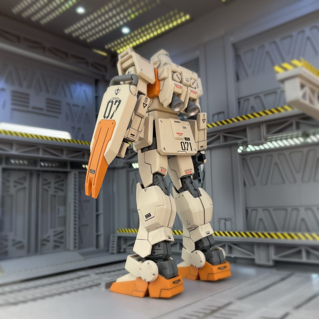 バックショット②バックショットがカッコ良かったのでもう一枚📸頭部形状等微妙な評価の機体の様ですが、個人的には作り易くて映えるカッコいい機体だと思います。