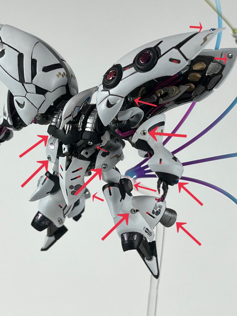 使用したのはつぶし玉、プラ棒、プラ板、バーニア、真鍮線、レジン、エッチングパーツ、アシタのデカール、ネオジム、マジョーラ塗料、等です。