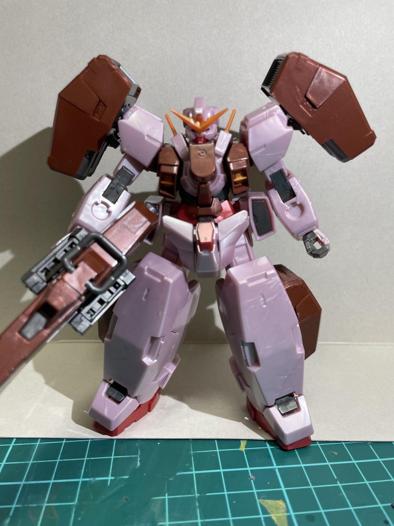 水星シリーズ作った後だと作り方が複雑。パーツ細かいです。プラスチックが硬く感じました。水星の魔女と比べると時代の進歩を感じます。