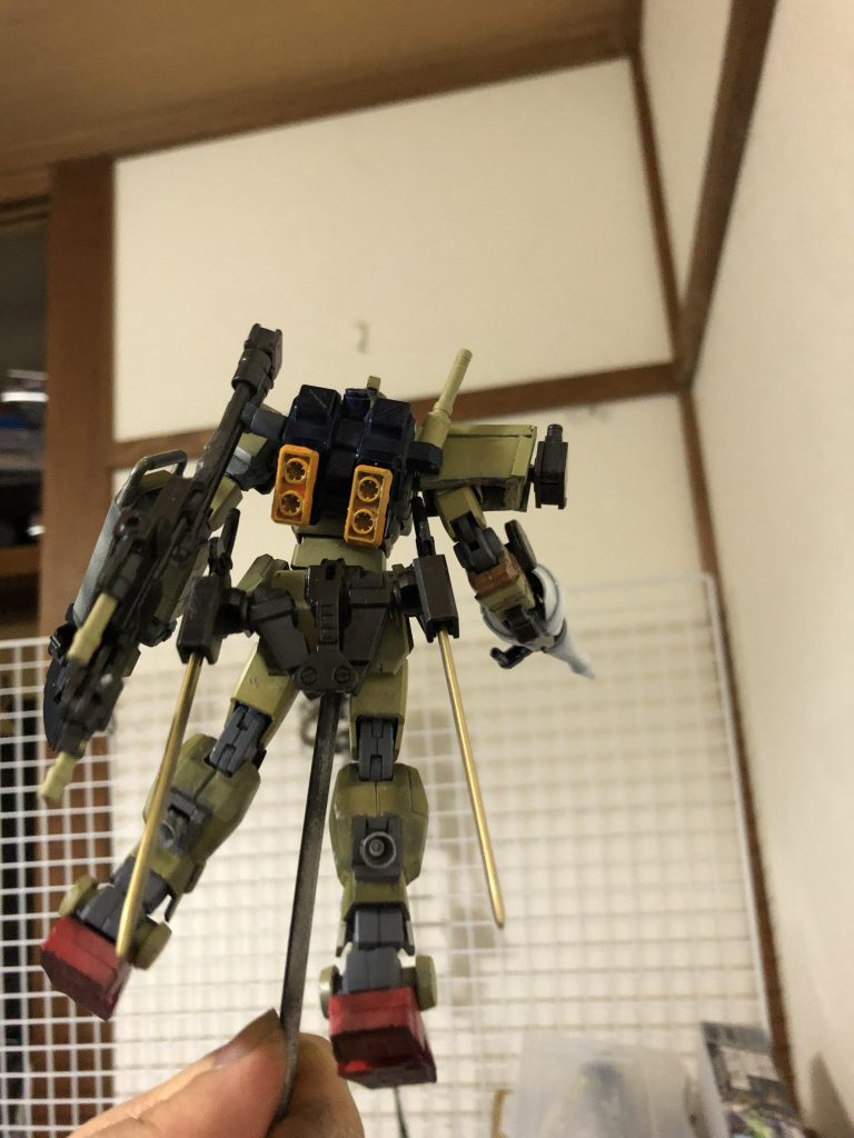 バックパックにツインビームスピア腰にバエルソード