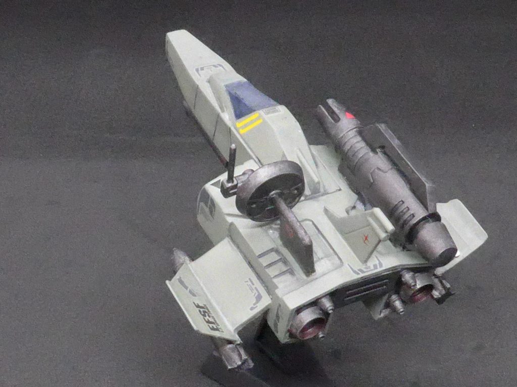 B：お前、ゆっくり休んでなきゃいけないのにこんなものを書いていたのか？A：休んでいても色々考えてしまうから、こんなことでもしている方がまだ気が休まるよ。B：すごいな・・・。メカニックには俺から伝えておくよ。オムル（O）：どうしたんですか、艦長。B：これをみてくれないか？