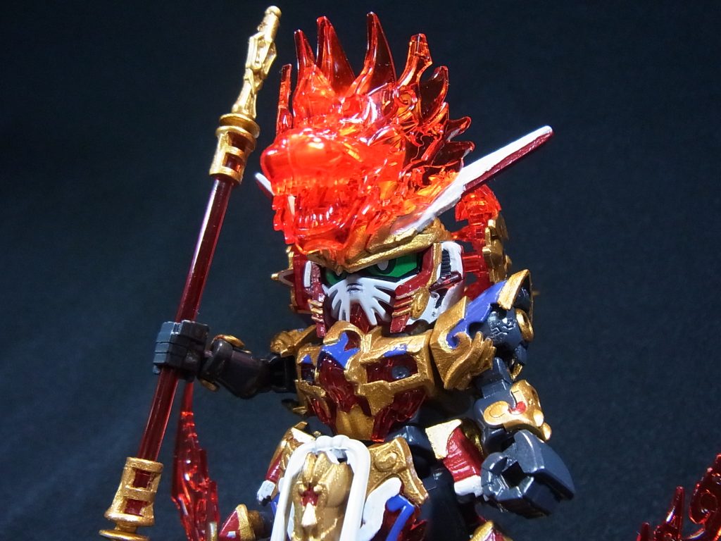 仁王立ちがとてもお似合いです。初めての筆塗り仕上げなので、塗料の選択や塗り方など試行錯誤の連続でした。