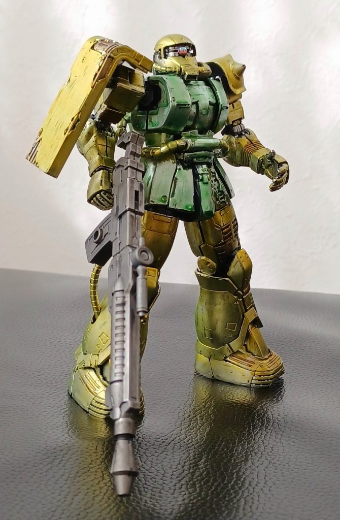 ヒートホークはちょっと弱そうだったのでジャンクからスマートガンぽいものをチョイス、エネルギーとかは大丈夫なはず。