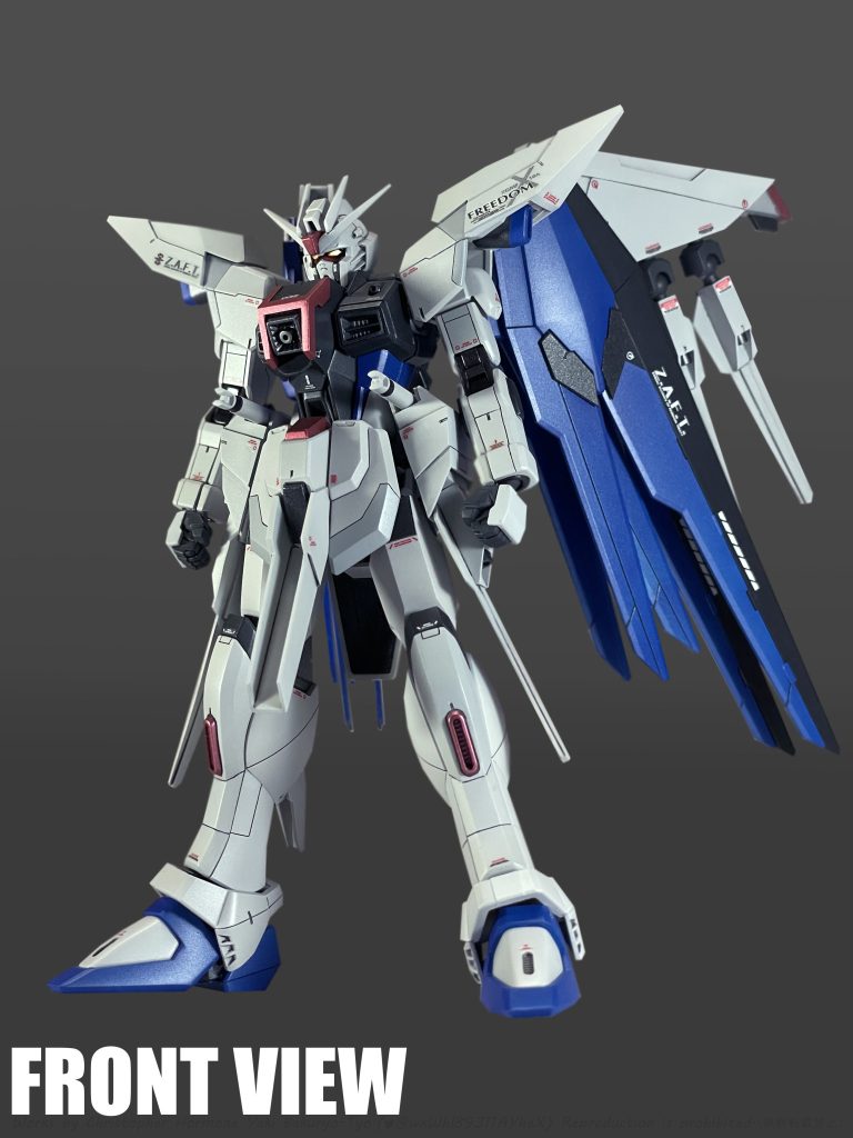 ZGMF-X10A-2 フリーダムガンダム(ドラグーンシステム搭載型)「ZGMF-X10A フリーダム」をベースとした、次世代量産機開発の為の試作機。新たにドラグーンシステムや機動兵装ウィングを搭載しており、それに伴い機体レイアウトの一部が変更されている。C.E.71のザフトでは本機を母体とした量産機で構成された部隊構想が存在したとされる。テストパイロットは「ヴェルヌ局」所属のコートニー・ヒエロニムス