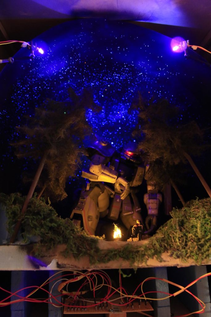 暗い部屋で長時間露出で撮影するとここまで派手になります笑